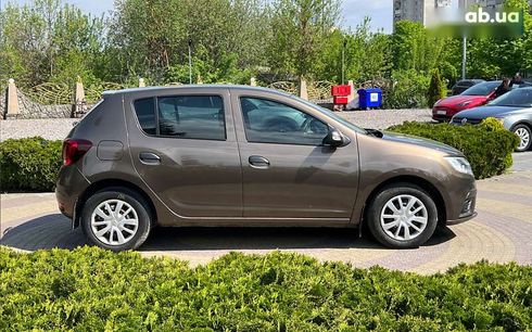Renault Sandero 2020 - фото 8