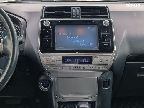 Toyota Land Cruiser Prado 2018 белый - фото 17