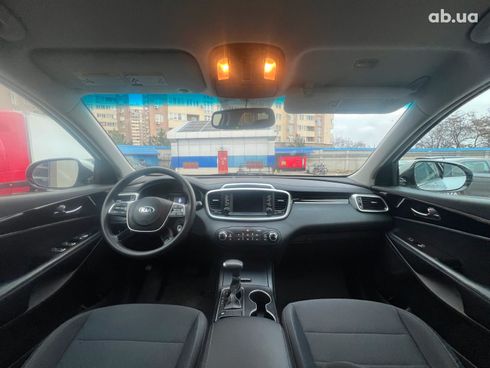 Kia Sorento 2019 серый - фото 23