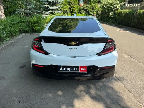 Chevrolet Volt 2017 белый - фото 6