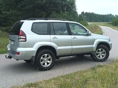 Toyota Land Cruiser 2007 серебристый - фото 4