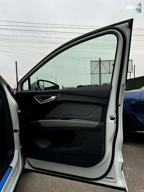 Audi Q4 e-tron 2023 - фото 26
