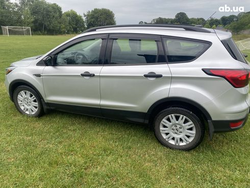 Ford Escape 2018 серый - фото 10