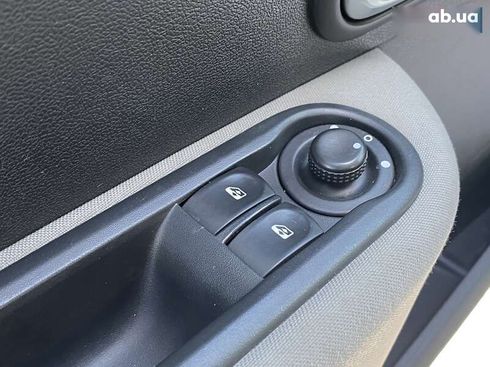 Renault Clio 2012 - фото 18