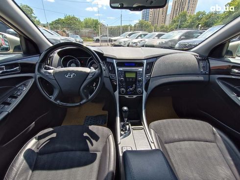 Hyundai Sonata 2010 бежевый - фото 25
