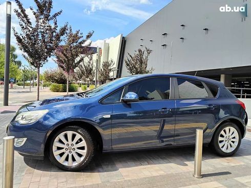 Opel Astra 2010 - фото 8