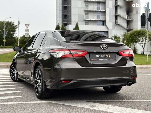 Toyota Camry 2018 - фото 8