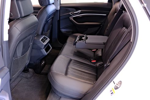 Audi E-Tron 2020 - фото 8