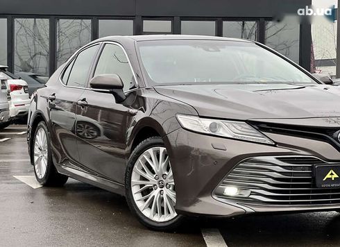 Toyota Camry 2019 - фото 2