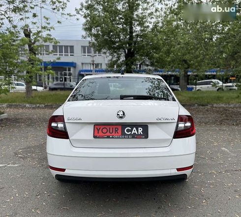 Skoda Octavia 2018 - фото 16