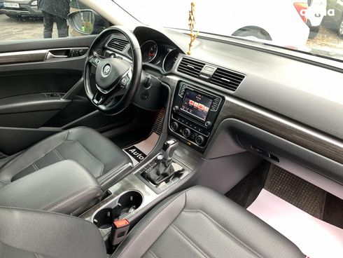 Volkswagen Passat 2017 черный - фото 25