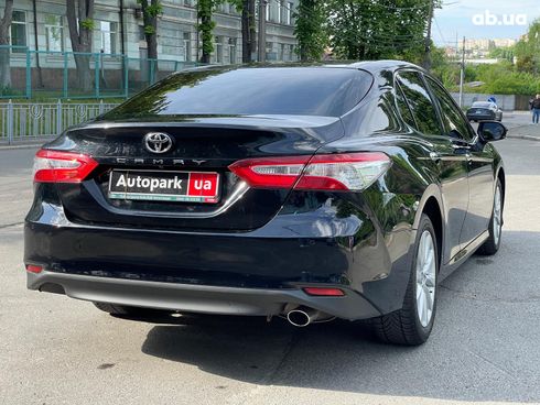 Toyota Camry 2017 черный - фото 11