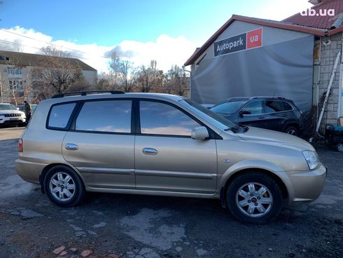 Kia Carens 2003 бежевый - фото 4