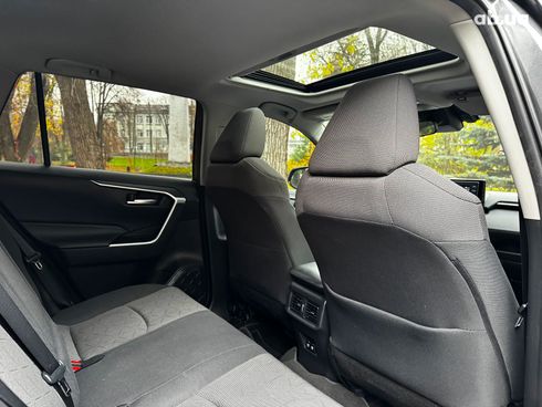 Toyota RAV4 2019 серый - фото 34