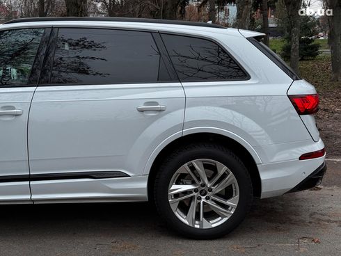 Audi Q7 2023 белый - фото 42