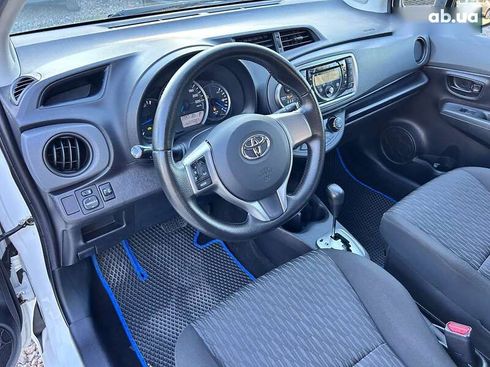 Toyota Yaris 2012 - фото 16
