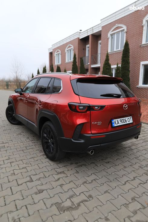 Mazda CX-50 2023 вишневый - фото 8