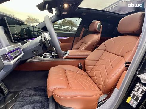BMW i7 2023 - фото 27