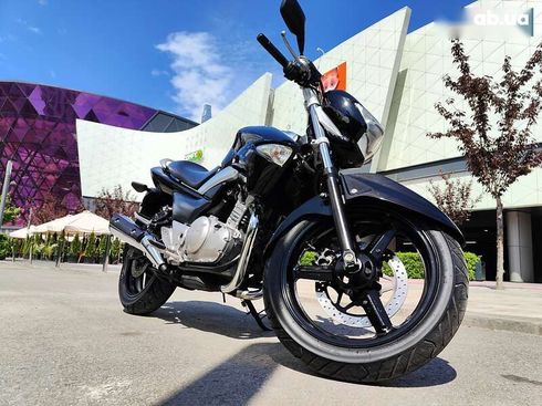 Suzuki GSR 2016 - фото 21