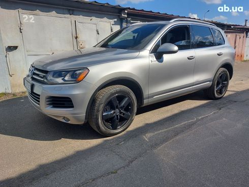 Volkswagen Touareg 2011 серебристый - фото 10