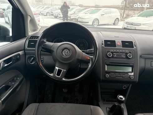 Volkswagen Touran 2011 серый - фото 30