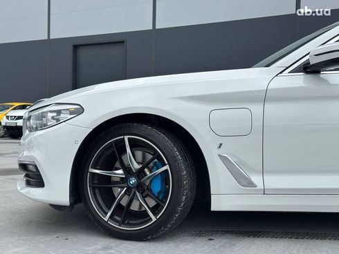 BMW 5 серия 2018 белый - фото 4