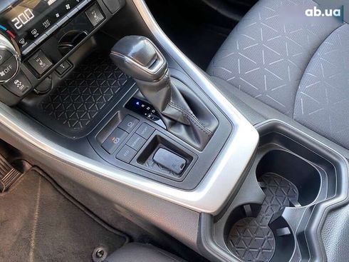 Toyota RAV4 2020 - фото 15