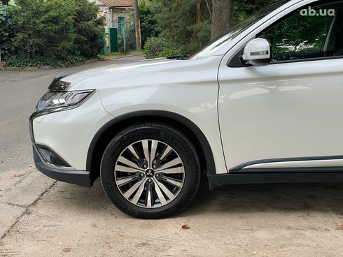 Mitsubishi Outlander 2019 белый - фото 12