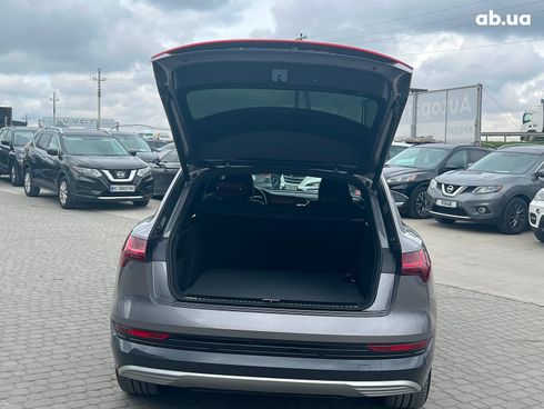 Audi E-Tron 2019 серый - фото 14