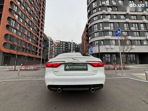 Jaguar XF 2016 - фото 11