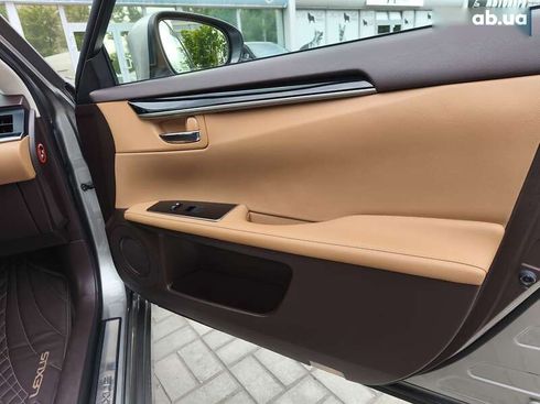 Lexus ES 2018 - фото 18