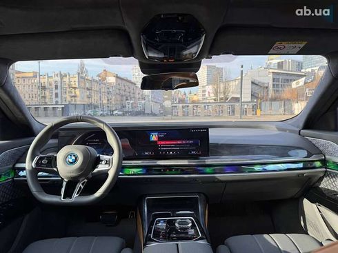 BMW i7 2023 - фото 25