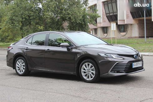 Toyota Camry 2023 - фото 9