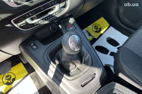 Renault Scenic 2015 - фото 16