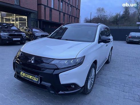 Mitsubishi Outlander 2019 - фото 3