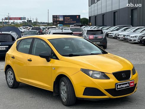 SEAT Ibiza 2011 желтый - фото 3