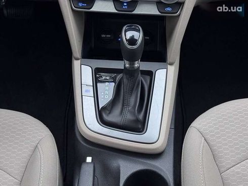 Hyundai Elantra 2019 - фото 28