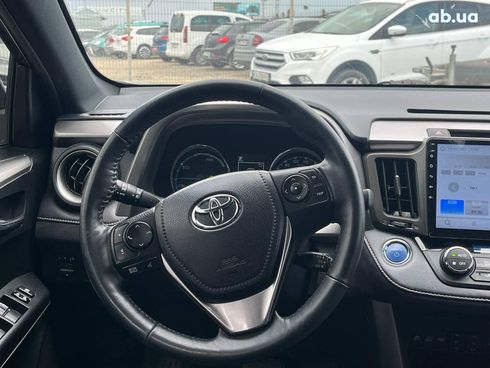 Toyota RAV4 2017 серый - фото 22