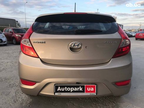 Hyundai Accent 2013 бежевый - фото 6