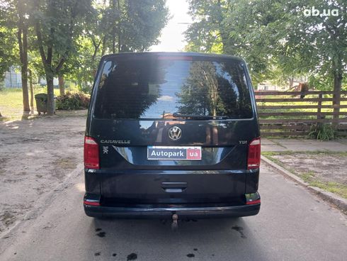 Volkswagen Caravelle 2017 синий - фото 6