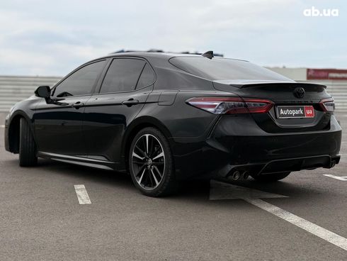 Toyota Camry 2020 черный - фото 7