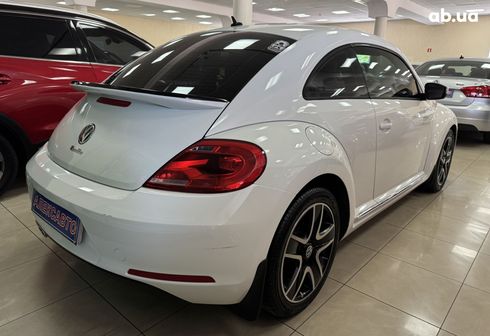 Volkswagen Beetle 2012 белый - фото 5