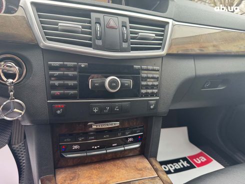 Mercedes-Benz E-Класс 2010 черный - фото 26