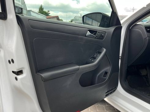 Volkswagen Jetta 2016 белый - фото 30
