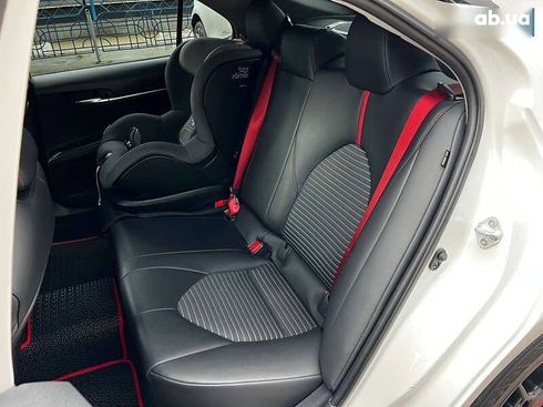 Toyota Camry 2021 - фото 18