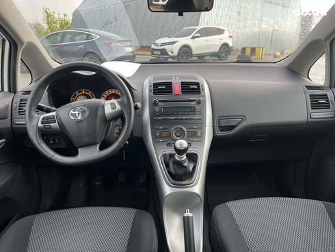 Toyota Auris 2010 белый - фото 17
