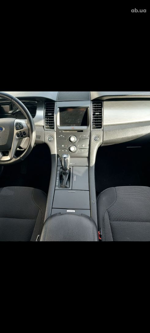 Ford Taurus 2015 серый - фото 2