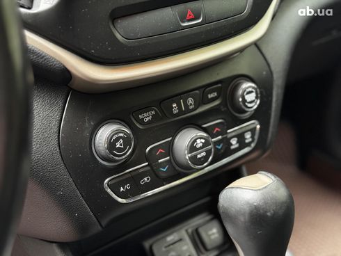 Jeep Cherokee 2015 серый - фото 22