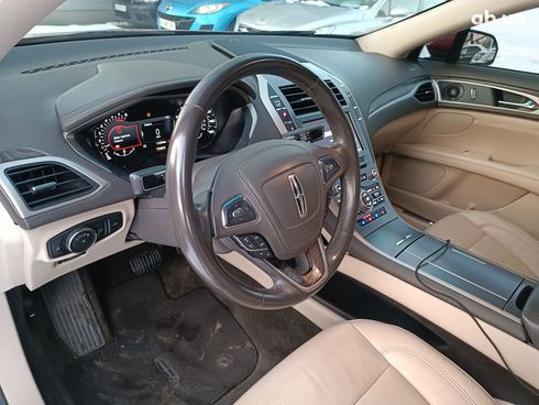 Lincoln MKZ 2017 красный - фото 18