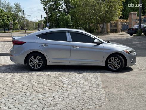 Hyundai Elantra 2016 серый - фото 6